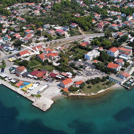 Apartments Branko Starigrad Paklenica Exterior foto