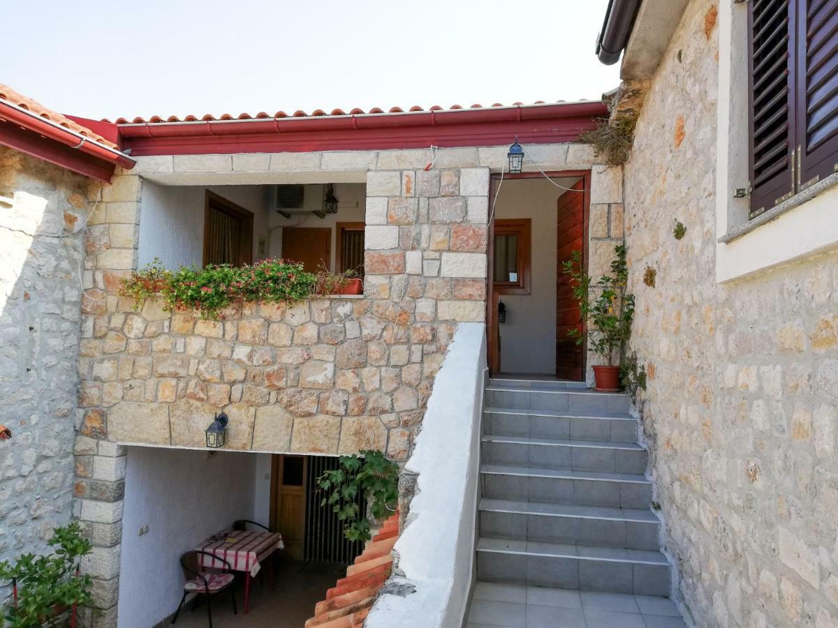 Apartments Branko Starigrad Paklenica Exterior foto